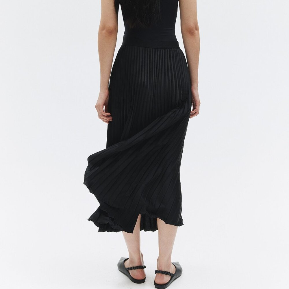 NWT H&M Black A-Line Pleated Skirt - 50% Recycled Polyester